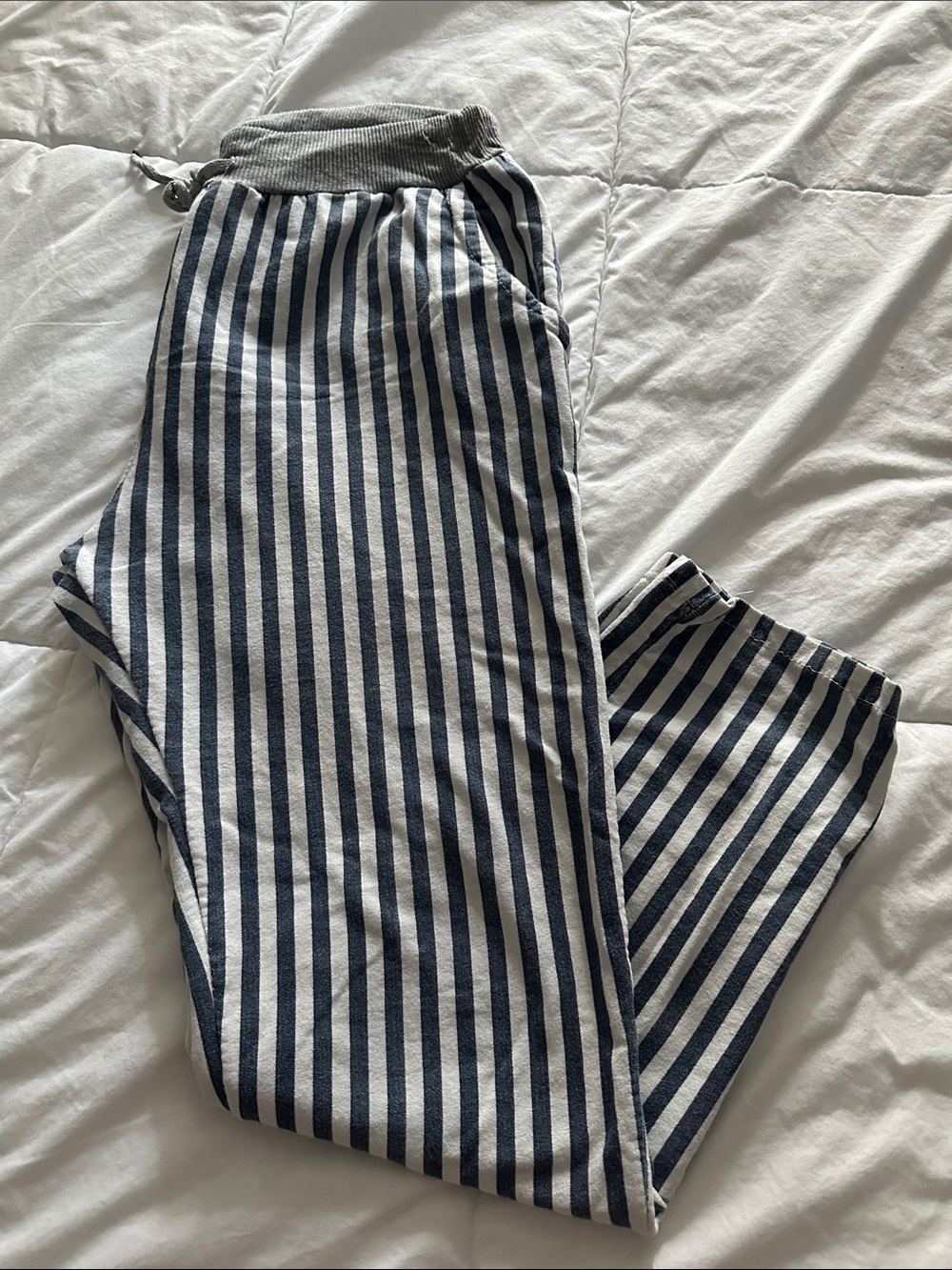 Striped Ankle-Length Drawstring Pants - Gray & Navy